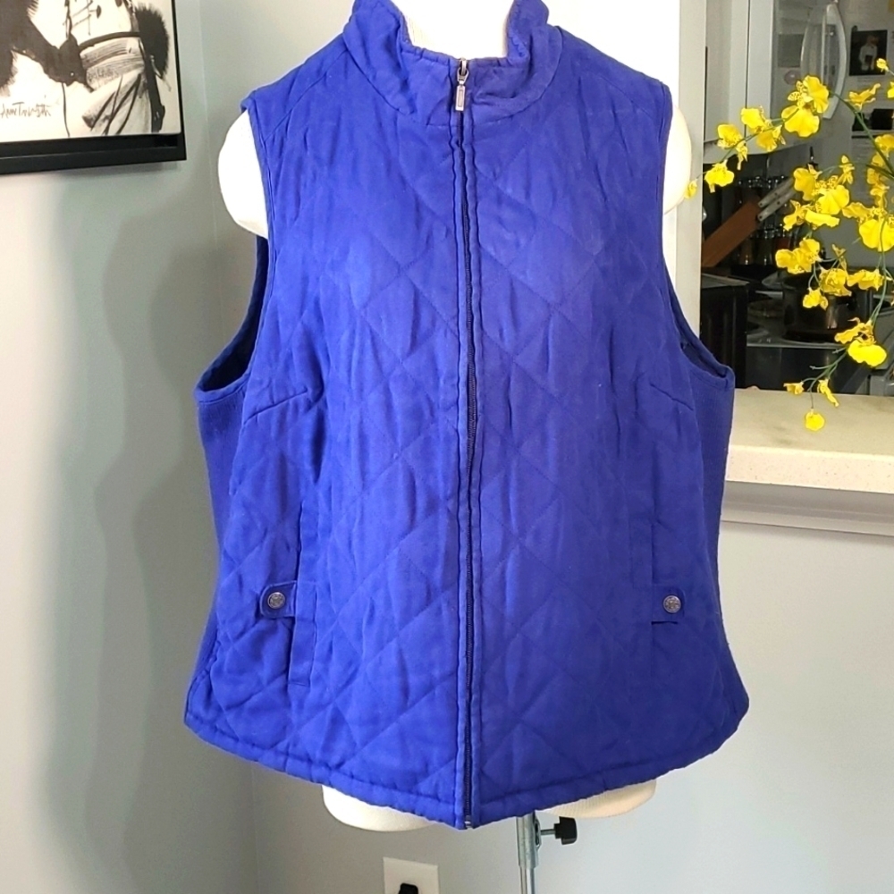 Croft & Barrow royal blue vest. Size 1X. zipper closure. Snap pockets Lightweigh